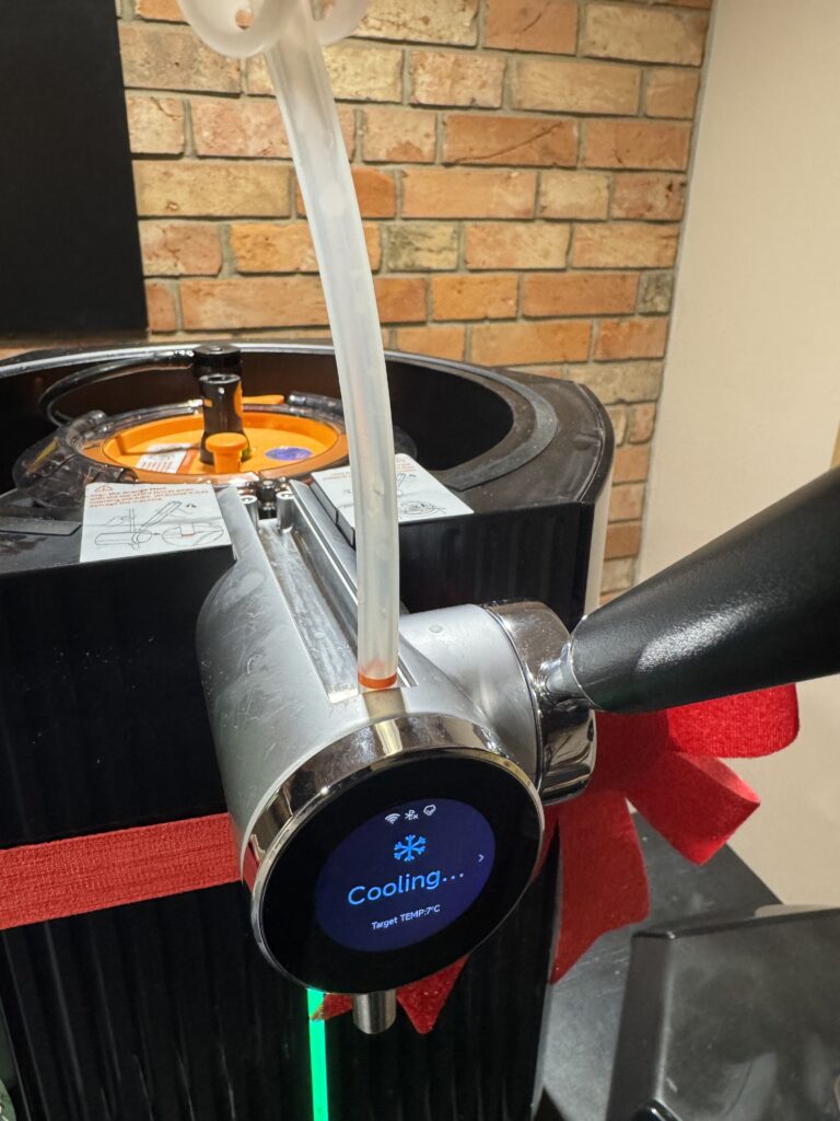 rurka serwowania napoju w iGulu - sposób wkładania do głowicy nalewaka